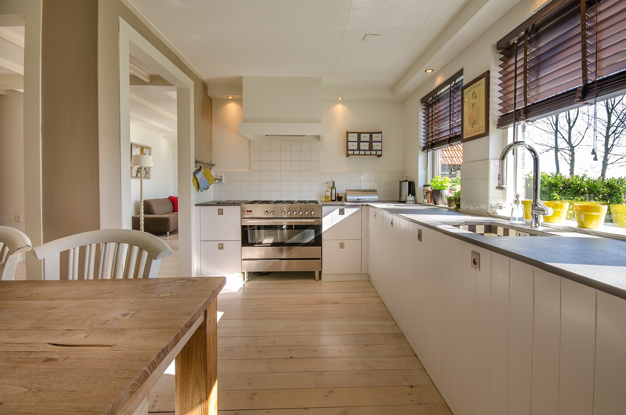 come arredare una parete della cucina